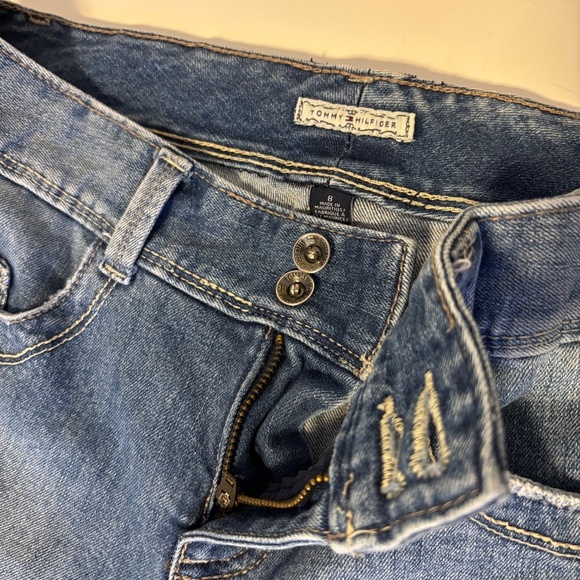Tommy Hilfiger Mid Rise Bermuda Cuff Denim Jean Shorts Jorts Blue Womens Size 8 - Picture 3 of 3